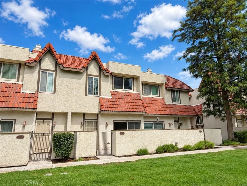 Unit for sale at 27650 Ironstone Drive, Canyon Country, CA 91387