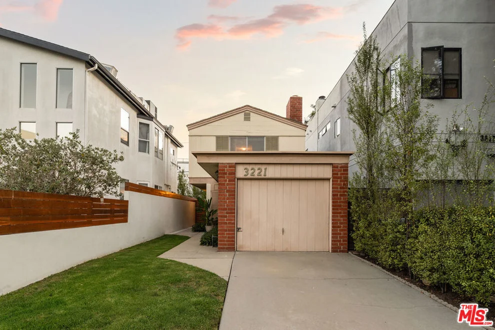Unit for sale at 3221 Thatcher Avenue, Los Angeles, CA 90292