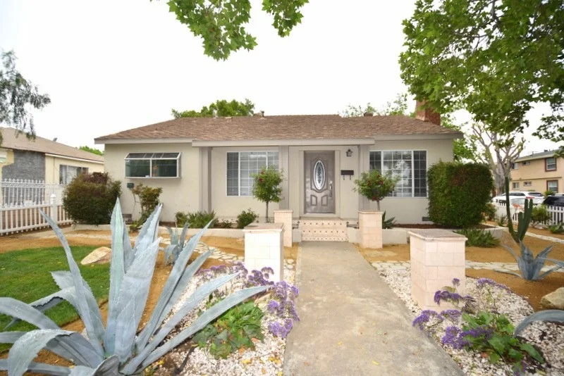 Unit for sale at 14537 & 14539 Wyandotte Street, Van Nuys, CA 91405