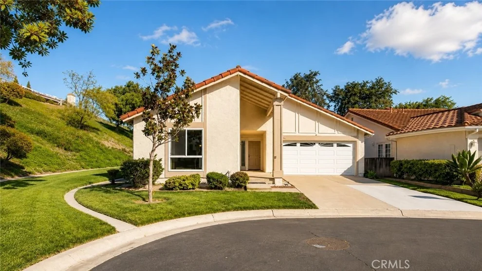 Unit for sale at 27706 Calle Valdes, Mission Viejo, CA 92692