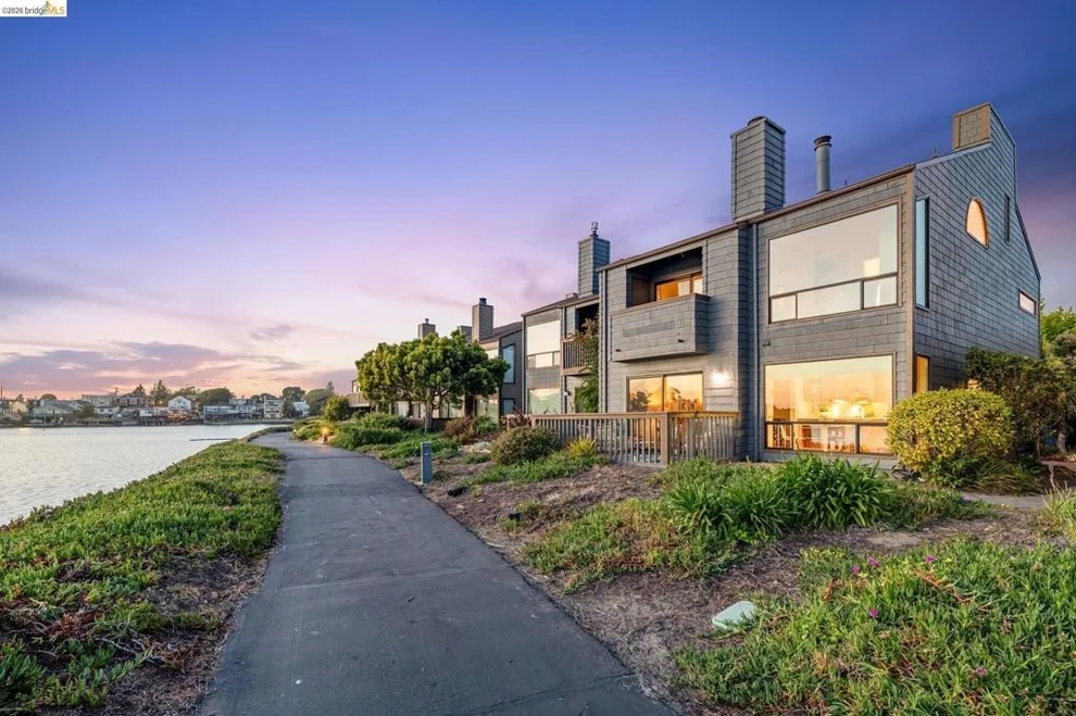 Unit for sale at 1321 Crown Dr, Alameda, CA 94501