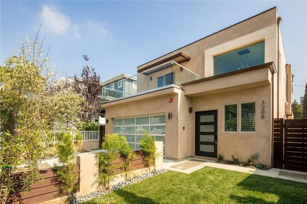 Unit for sale at 3208 Pacific Avenue, Manhattan Beach, CA 90266
