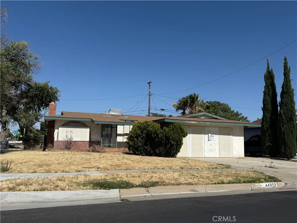 Unit for sale at 44352 Kirkland Avenue, Lancaster, CA 93535