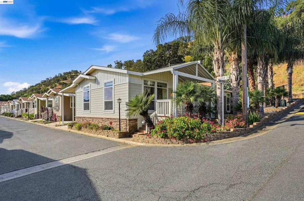 Unit for sale at 16711 Marsh Creek Rd, Clayton, CA 94517