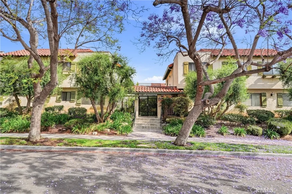 Unit for sale at 800 Termino Avenue, Long Beach, CA 90804