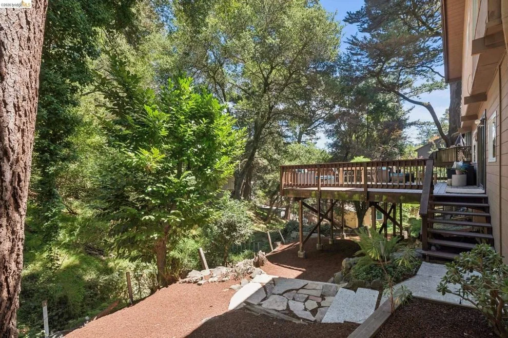 Unit for sale at 7218 Homewood Dr, Oakland, CA 94611