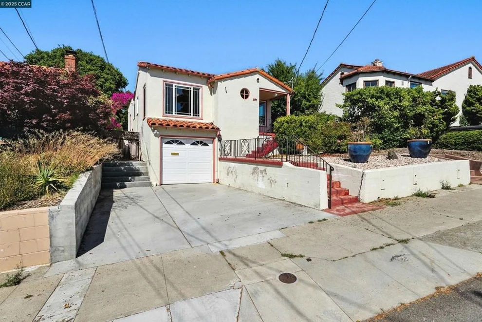 Unit for sale at 7420 Sunkist Dr, Oakland, CA 94605