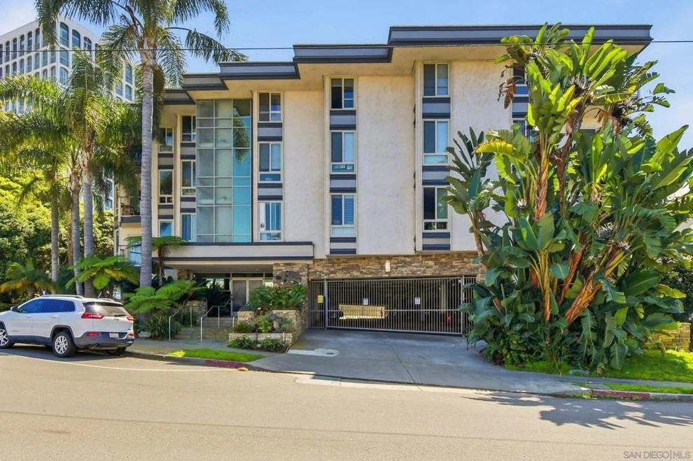 Unit for sale at 935 Genter, La Jolla, CA 92037