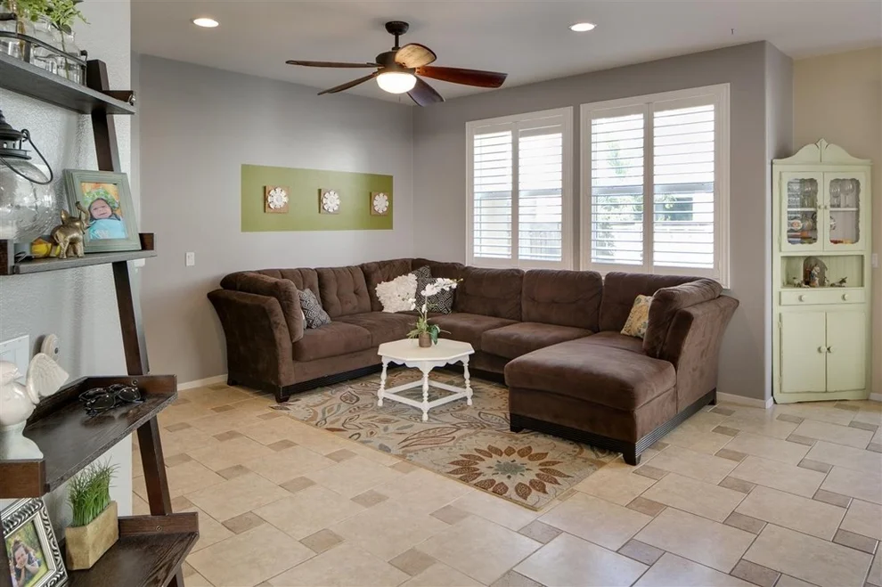 Unit for sale at 1420 caminito garibay, Chula Vista, CA 91915