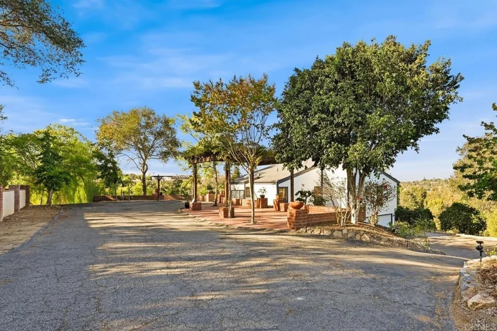 Unit for sale at 335 Morro Hills Road, Fallbrook, CA 92028