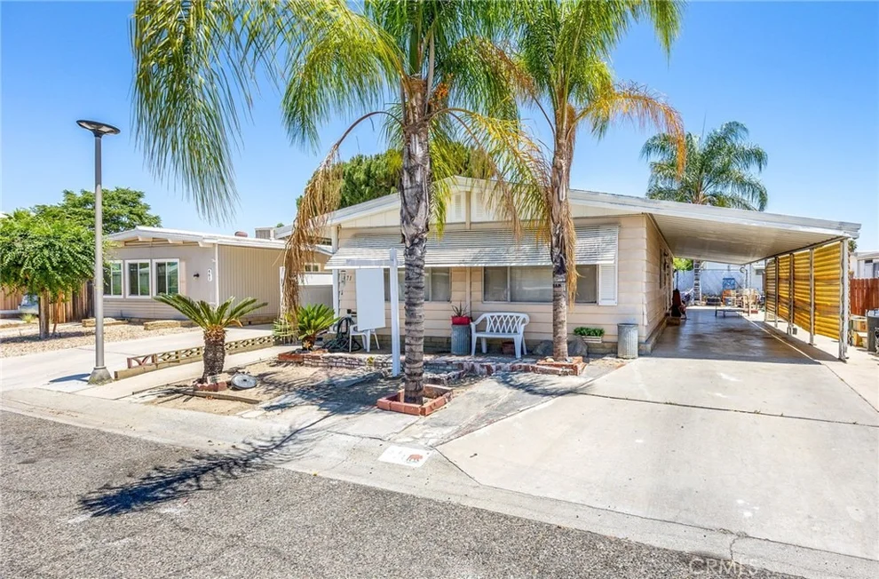 Unit for sale at 471 Santa Clara, Hemet, CA 92543