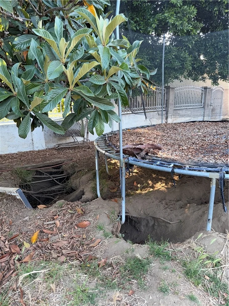 Unit for sale at 13627 Hart, Van Nuys, CA 91405