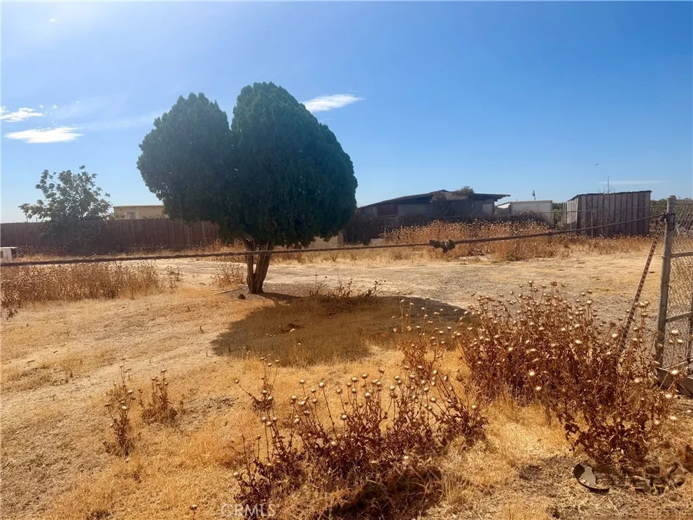 Unit for sale at 629 Santa Fe, Le Grand, CA 95333