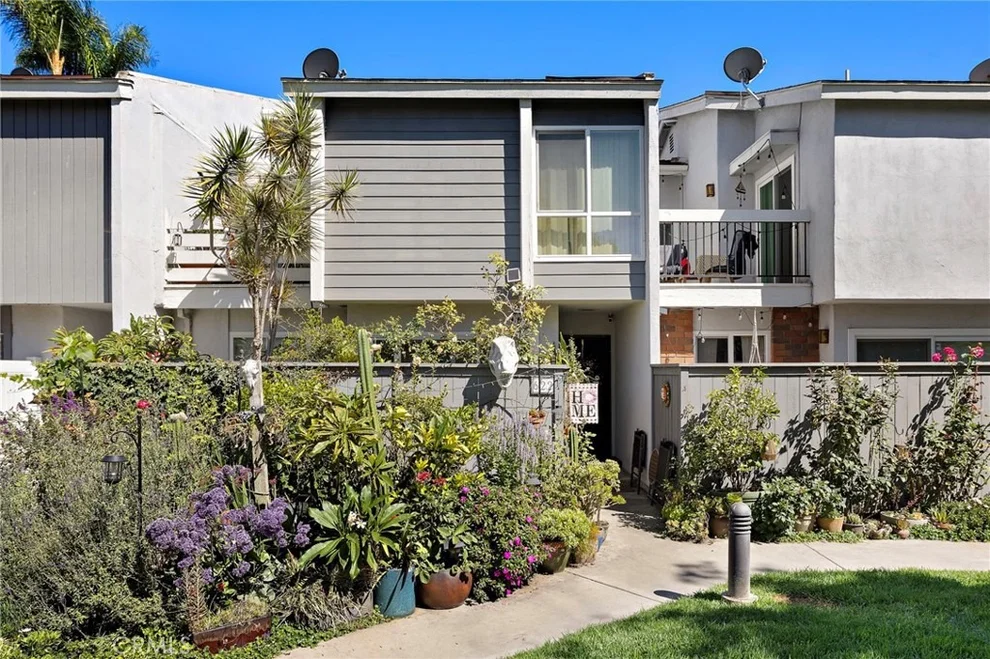 Unit for sale at 622 Whitney Way, Costa Mesa, CA 92626