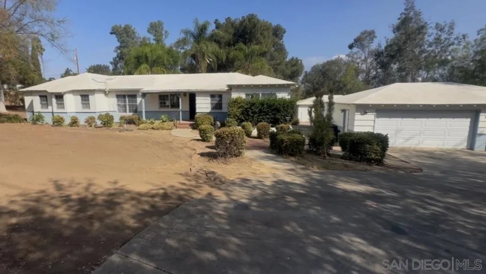 Unit for sale at 2702 Mountain View Dr, Escondido, CA 92027
