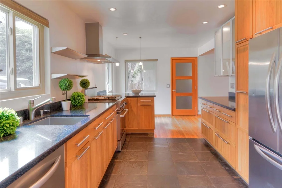 Unit for sale at 425 S Rios Ave, Solana Beach, CA 92075