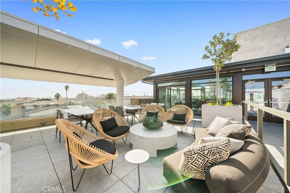 Unit for sale at 709 E Walnut Street, Pasadena, CA 91101