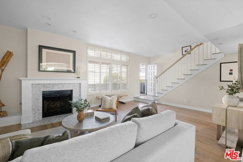 Unit for sale at 2912 Montana Avenue, Santa Monica, CA 90403