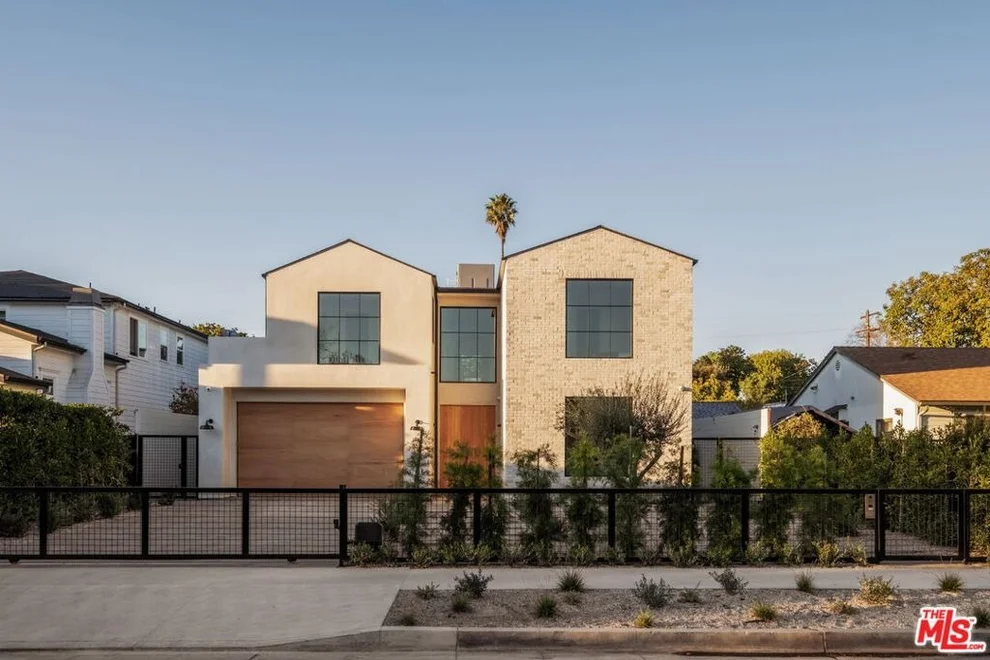 Unit for sale at 11621 Hesby Street, Valley Village, CA 91601