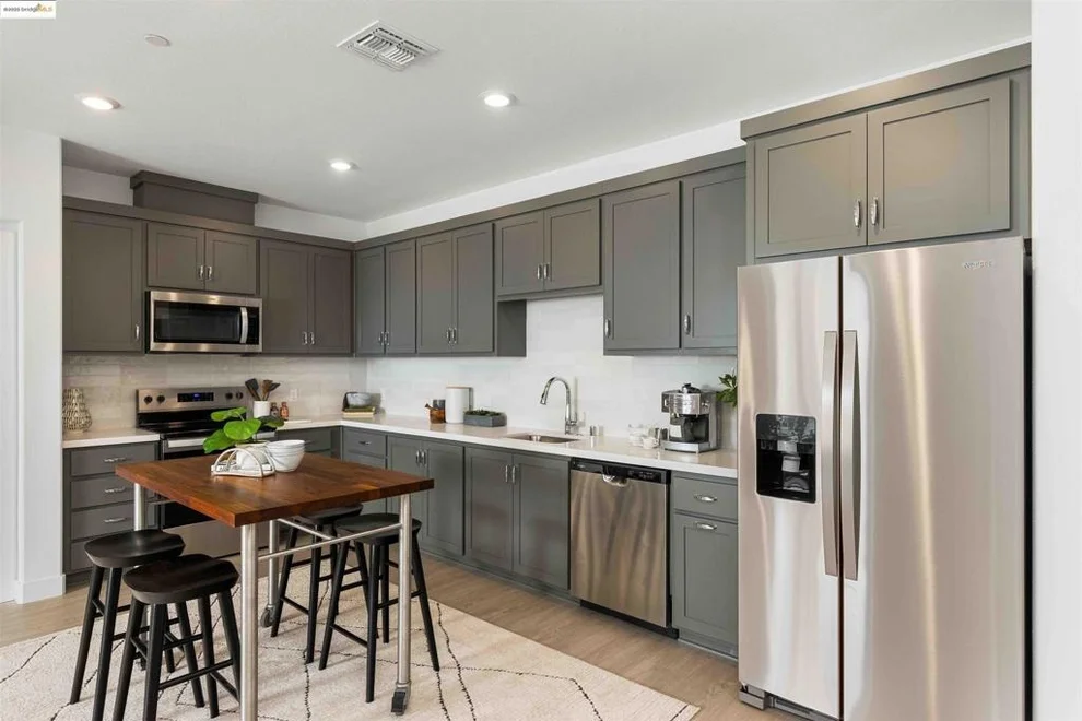 Unit for sale at 500 Somi Ct, Hayward, CA 94544