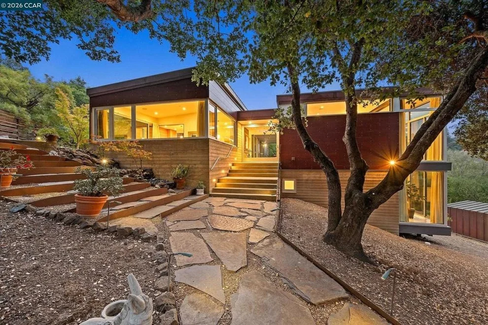 Unit for sale at 2 Crane Ct, Orinda, CA 94563