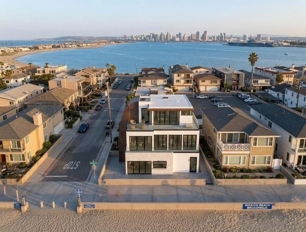 Unit for sale at 701 Sunset Ct, San Diego, CA 92109