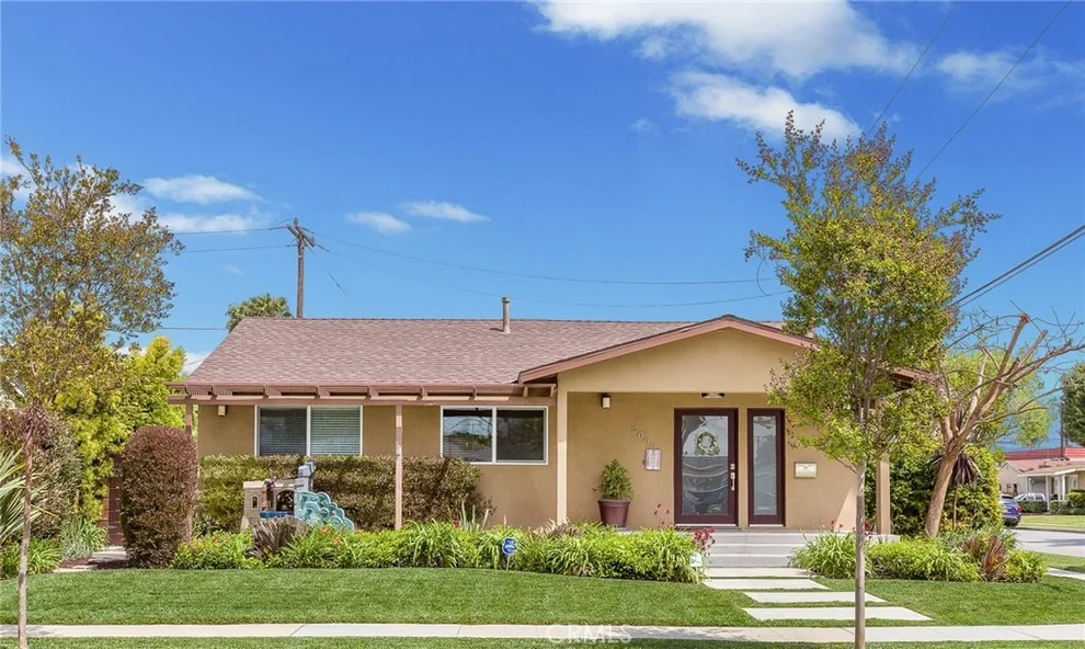 Unit for sale at 2000 Carfax, Long Beach, CA 90815