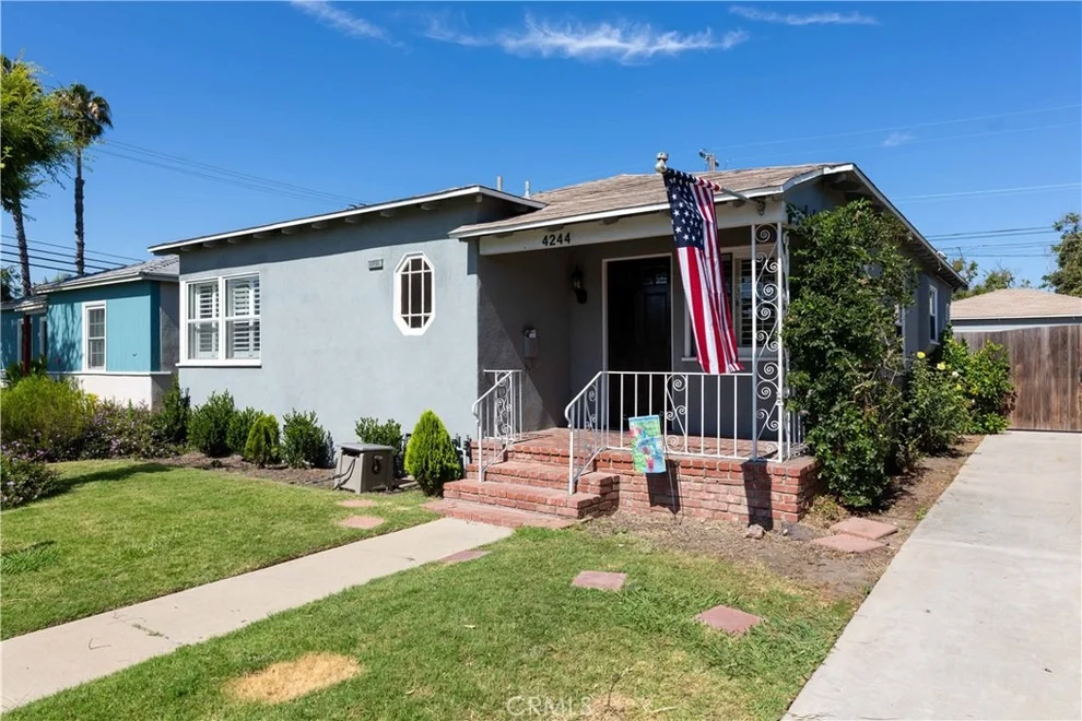 Unit for sale at 4244 Walnut Avenue, Long Beach, CA 90807