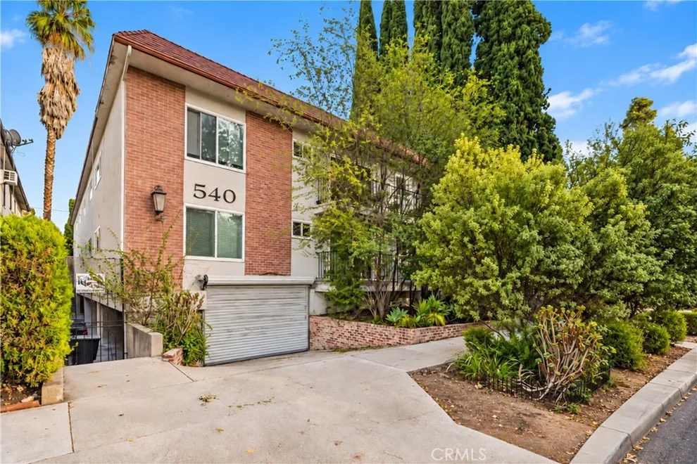 Unit for sale at 540 N Croft Avenue, Los Angeles, CA 90048