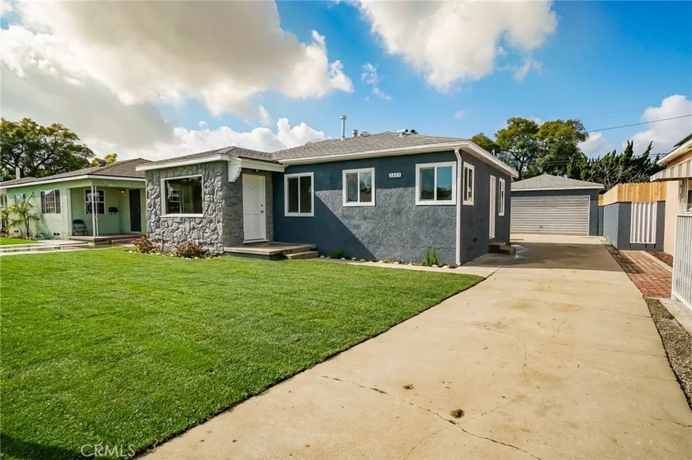 Unit for sale at 2823 Adriatic Avenue, Long Beach, CA 90810
