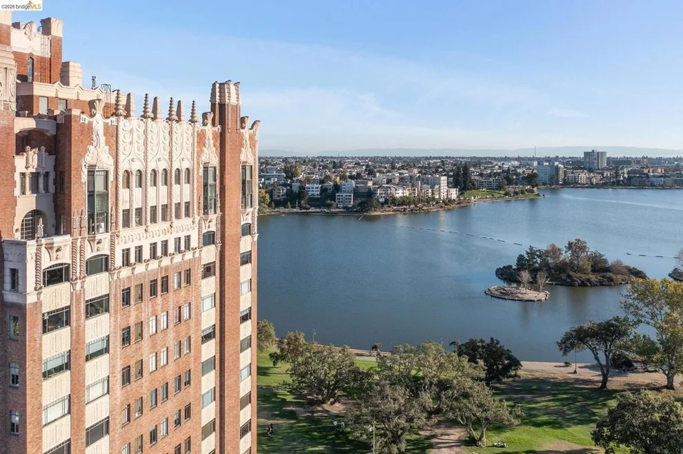 Unit for sale at 492 Staten Ave, Oakland, CA 94610