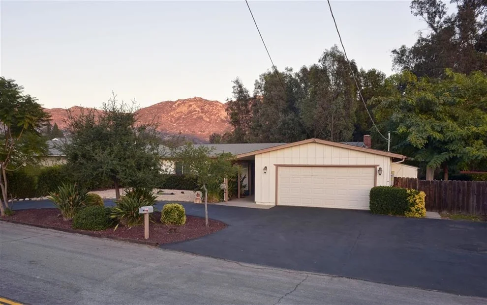 Unit for sale at 2954 Laurashawn Ln, Escondido, CA 92026