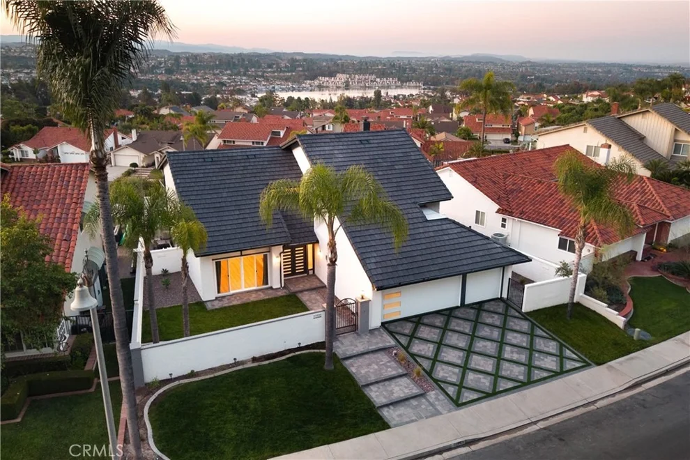 Unit for sale at 22332 Canaveras, Mission Viejo, CA 92691