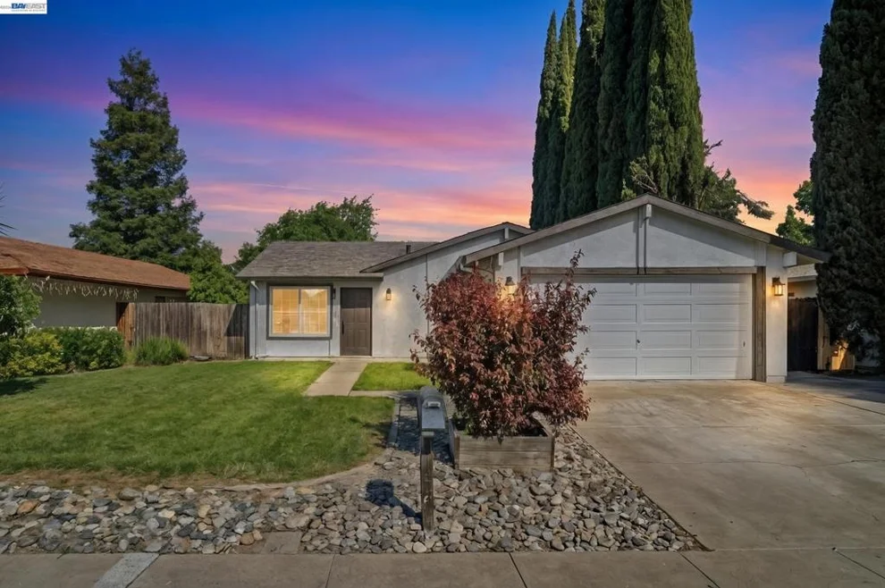 Unit for sale at 554 Chestnut Ave, Tracy, CA 95376