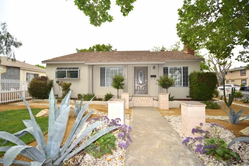 Unit for sale at 14537 & 14539 Wyandotte Street, Van Nuys, CA 91405