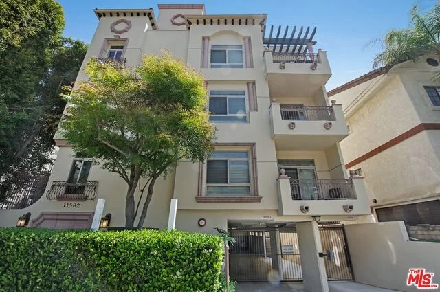 Unit for sale at 11582 MOORPARK Street, Studio City, CA 91602