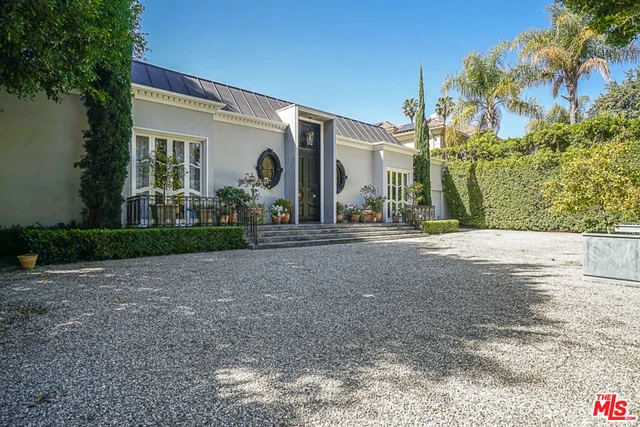 Unit for sale at 517 N Rodeo Drive, Beverly Hills, CA 90210