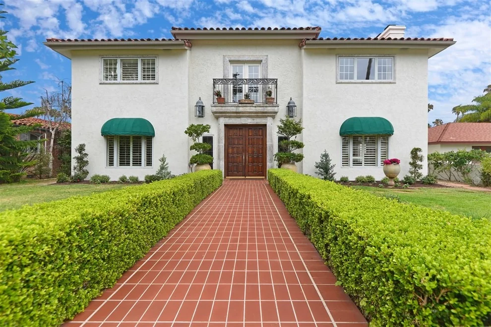 Unit for sale at 213 Avenida Cortez, La Jolla, CA 92037
