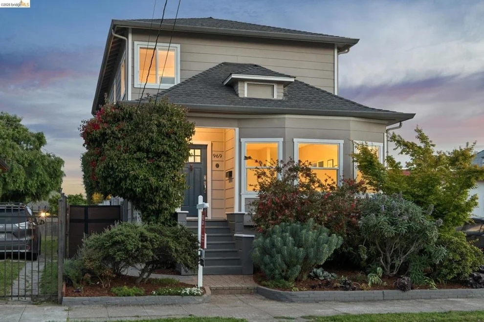 Unit for sale at 969 63Rd St, Oakland, CA 94608-1358