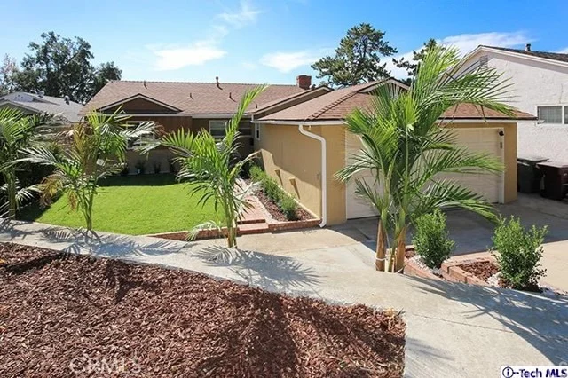 Unit for sale at 3704 El Moreno Street, Glendale, CA 91214