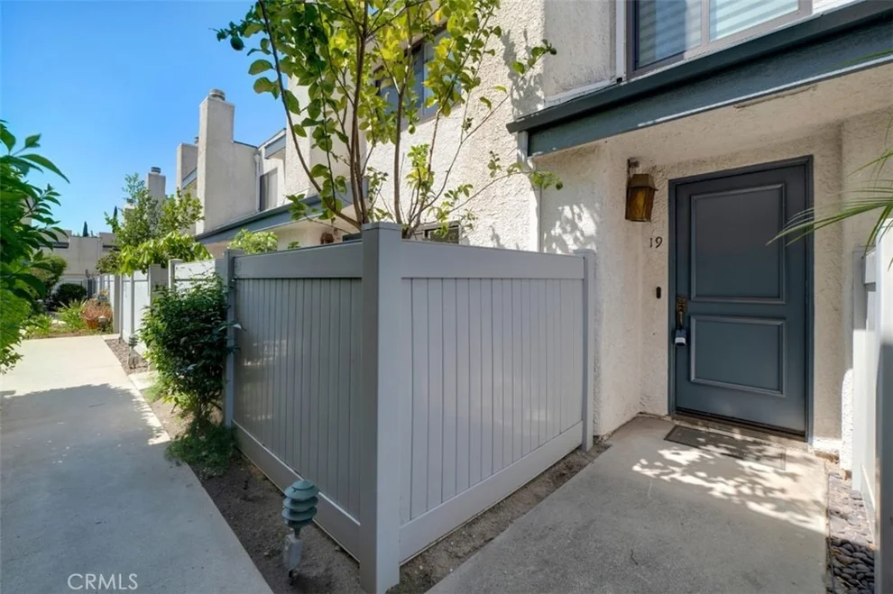 Unit for sale at 21901 Dupont Street, Chatsworth, CA 91311
