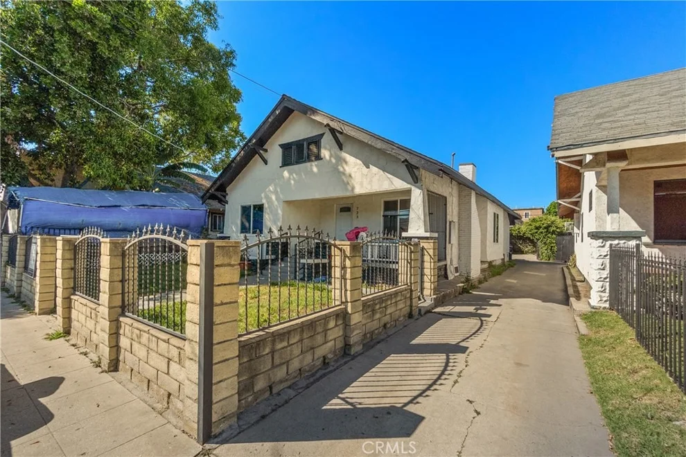 Unit for sale at 723 58th, Los Angeles, CA 90037