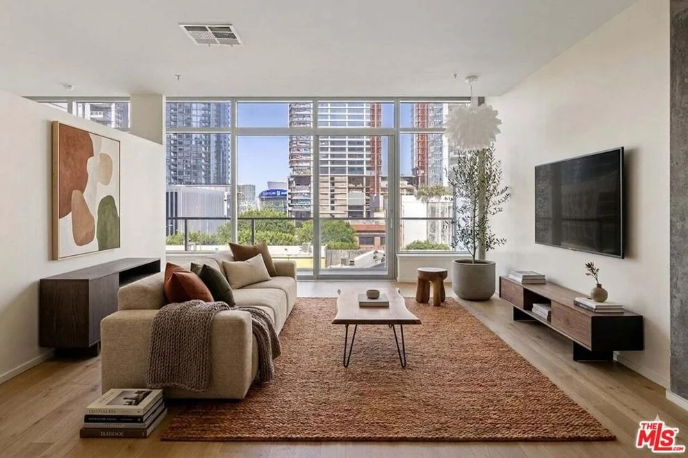 Unit for sale at 1155 S Grand Avenue, Los Angeles, CA 90015