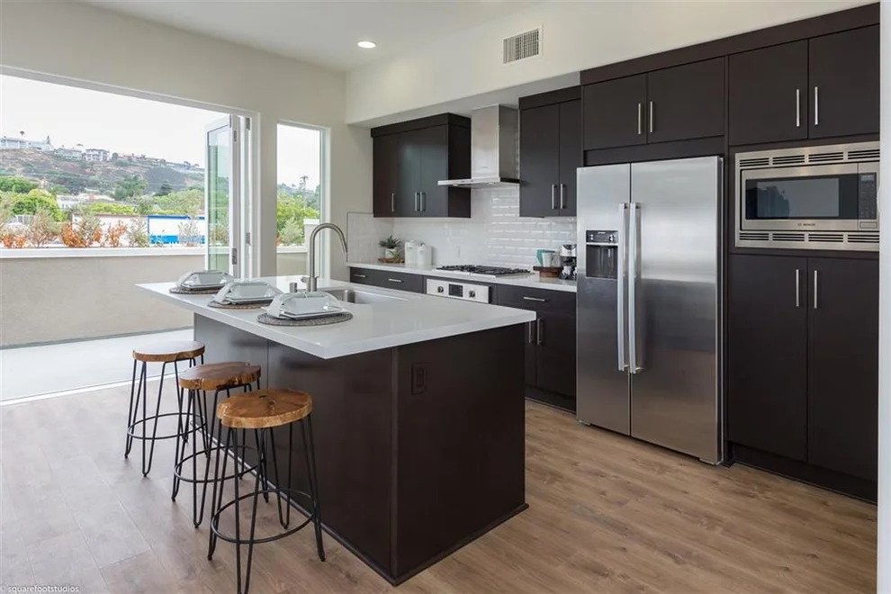 Unit for sale at 5702 La Jolla Blvd, La Jolla, CA 92037