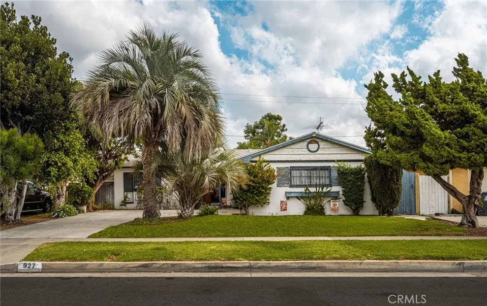Unit for sale at 927 S Laurel, Santa Ana, CA 92704