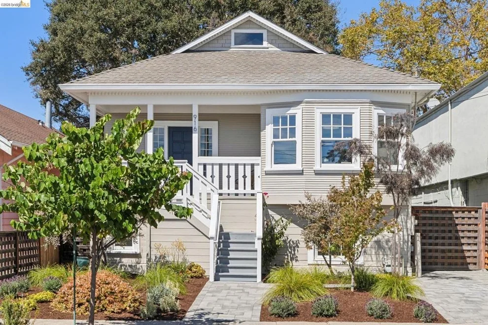 Unit for sale at 916 Arlington Ave, Oakland, CA 94608