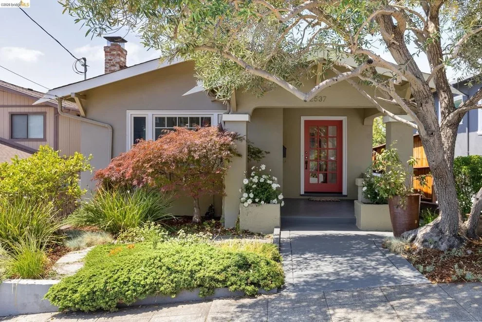 Unit for sale at 2537 Scenic Avenue, Oakland, CA 94602-3024