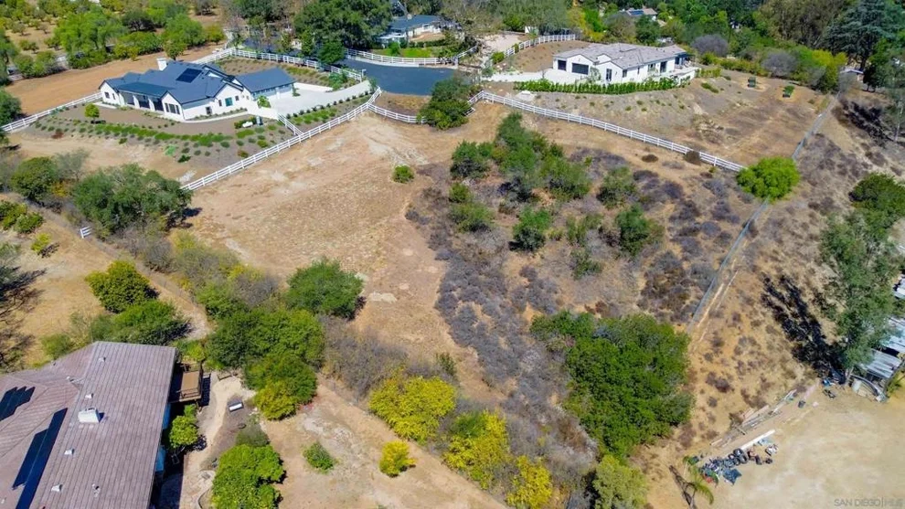 Unit for sale at 6300 Twin Country Lane, Fallbrook, CA 92028