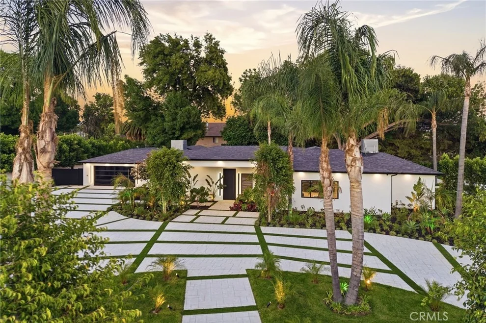 Unit for sale at 8400 White Oak, Northridge, CA 91325