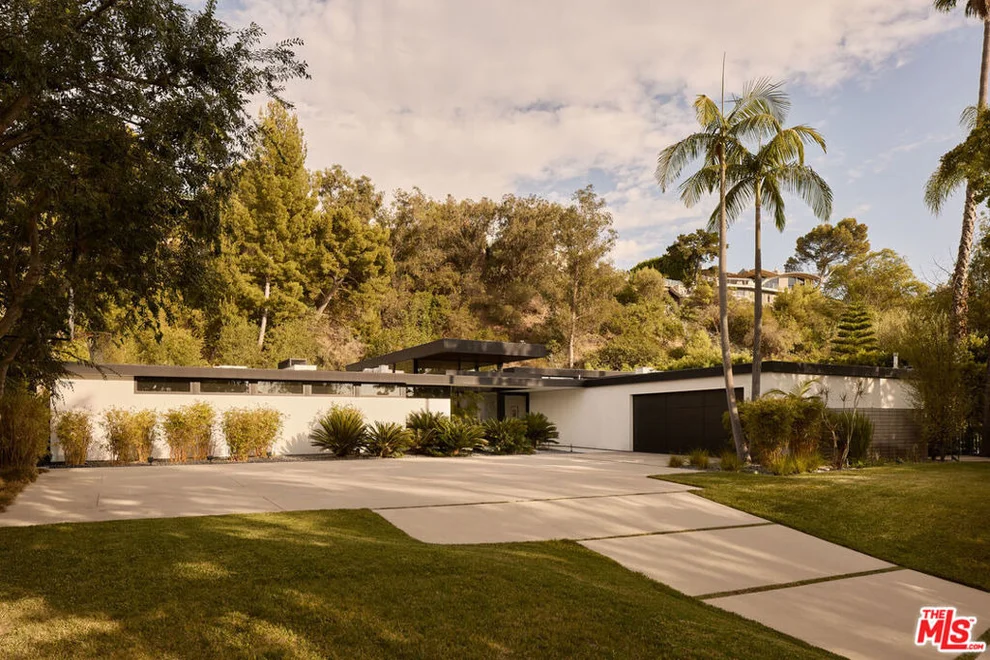 Unit for sale at 570 Evelyn Place, Beverly Hills, CA 90210